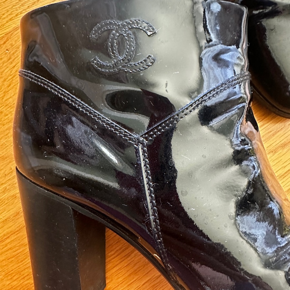 CHANEL patent ankle boots size 39.5/8.5 - Picture 2 of 10